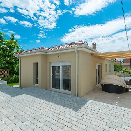 Villa Donato With Jacuzzi Zadar Exterior photo
